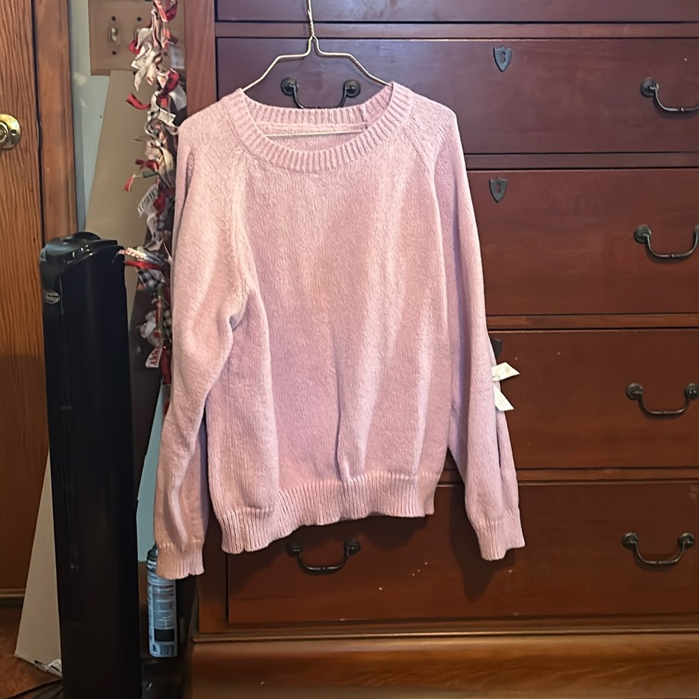 Cute pale purple sweater, with openings on the side of the sleeve